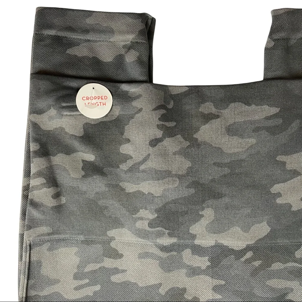 Spanx Cropped Look At Me Now Seamless Leggings in Sage Camo SZ Large - Picture 9 of 12